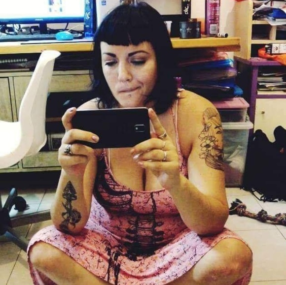 Vintage, Retro, modern clothing and accessories, books are coming soon! - Picture 3 of 8